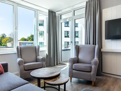 Wohn-Essbereich mit Zugang zur Loggia