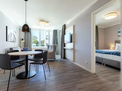 Wohn-Essbereich mit Blick zum Schlafzimmer
