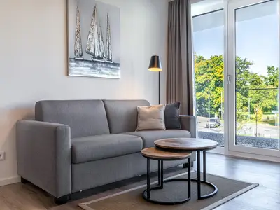 Wohn-Essbereich Doppelschlafcouch und Couchtisch