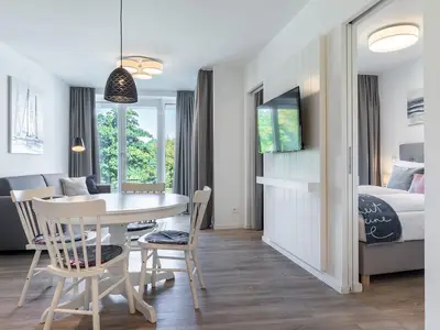 Wohn-Essbereich mit Blick zum Schlafzimmer