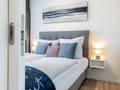 Schlafzimmer mit Boxspringbett