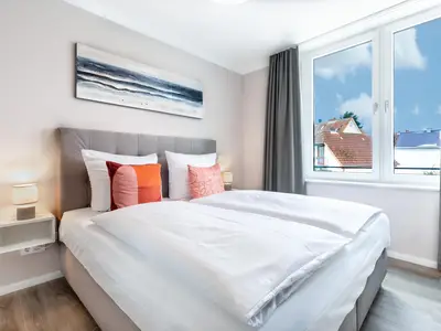 Schlafzimmer mit Boxspringbett