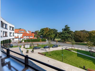 Überdachte Loggia mit Blick zum Godewindpark