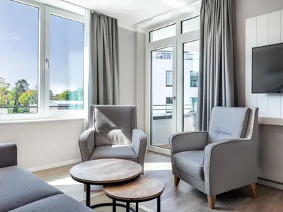 Wohn-Essbereich mit Zugang zur Loggia