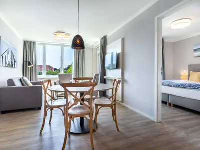 Wohn-Essbereich mit Zugang zum Schlafzimmer