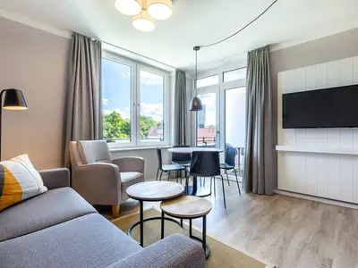 Wohn-Essbereich mit Zugang zur Loggia