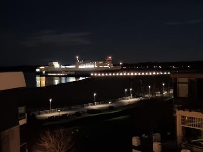 Ausblick vom Balkon zur Ostsee bei Nacht