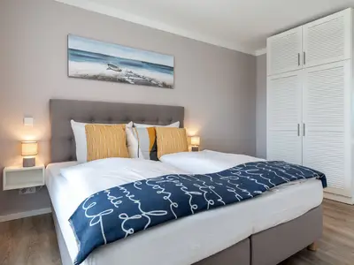 Schlafzimmer mit Doppelbett