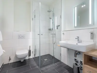 Badezimmer mit Dusche
