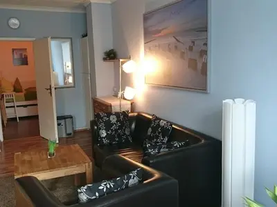 Wohnzimmer 1/3