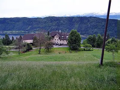 Haus Außenansicht Waldseite im Hintergrund Panoram