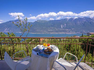 Der Balkon für Mahlzeiten im Freien