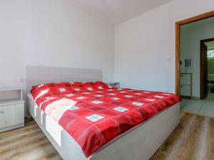 23944834-Ferienwohnung-4-Tribalj-300x225-5