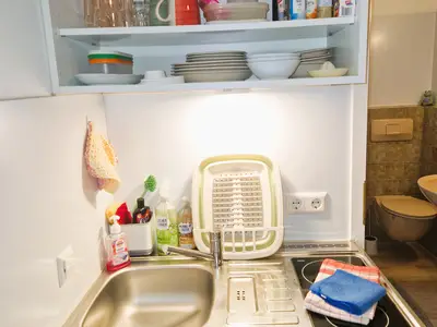 Geschirr und Auswahl an Gewürzen