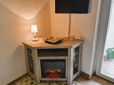 Ein Elektro-Kamin sorgt für eine behagliche Atmosphäre in der kalten Jahreszeit