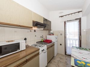 23940619-Ferienwohnung-4-Tribunj-300x225-4