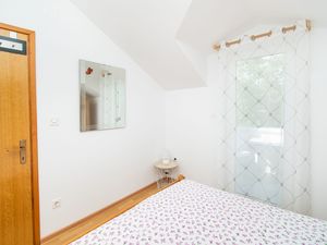 23944746-Ferienwohnung-4-Tribunj-300x225-2