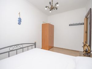 23946031-Ferienwohnung-4-Tribunj-300x225-5