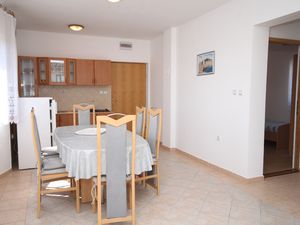 23929043-Ferienwohnung-6-Tribunj-300x225-3