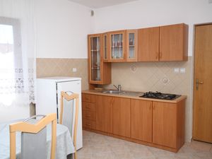 23929043-Ferienwohnung-6-Tribunj-300x225-4