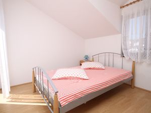 23929045-Ferienwohnung-4-Tribunj-300x225-4