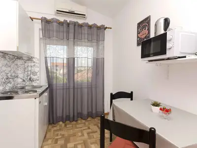 Ferienwohnung für 2 Personen (25 m²) in Tribunj 7/10