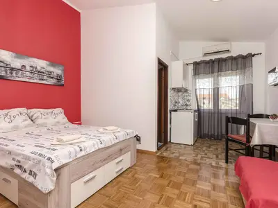 Ferienwohnung für 2 Personen (25 m²) in Tribunj 8/10