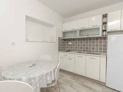 Ferienwohnung für 2 Personen (25 m²) in Tribunj 8/10