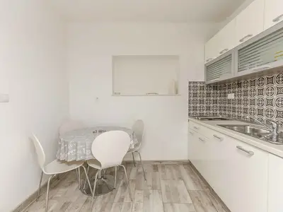 Ferienwohnung für 2 Personen (25 m²) in Tribunj 9/10