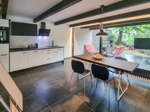 23758044-Ferienwohnung-4-Trier-300x225-2