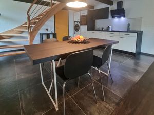 23758044-Ferienwohnung-4-Trier-300x225-3