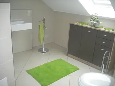 Bad mit Fußbodenheizung und begehbare Dusche