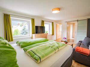 24029957-Ferienwohnung-2-Trins-300x225-5