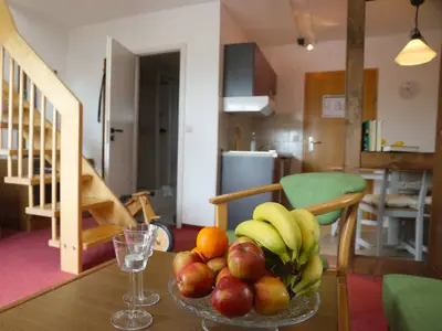 Fewo Ausblick im Landhotel: Wohnraum mit Küche