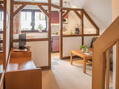 Fewo Seeblick im Landhotel: Wohnraum mit Küche