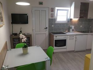 18948189-Ferienwohnung-2-Trogir-300x225-2