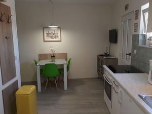 18948189-Ferienwohnung-2-Trogir-300x225-4