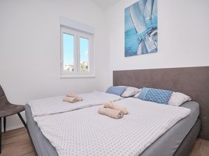 23562412-Ferienwohnung-4-Trogir-300x225-1