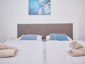 23562412-Ferienwohnung-4-Trogir-300x225-2