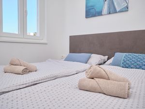 23562412-Ferienwohnung-4-Trogir-300x225-3