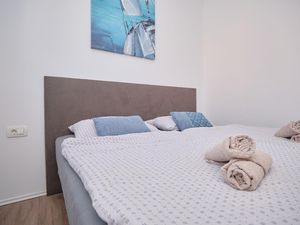 23562412-Ferienwohnung-4-Trogir-300x225-4