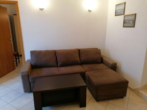 22807459-Ferienwohnung-5-Trogir-300x225-4