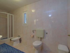 23562417-Ferienwohnung-2-Trogir-300x225-3