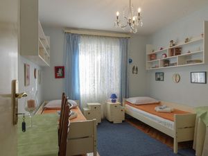 23562417-Ferienwohnung-2-Trogir-300x225-5