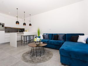 23658418-Ferienwohnung-4-Trogir-300x225-3