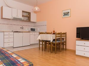 23283985-Ferienwohnung-4-Trogir-300x225-4