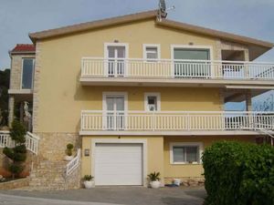 23982137-Ferienwohnung-5-Trogir-300x225-5