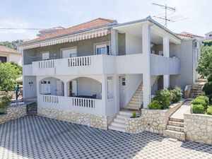 23982182-Ferienwohnung-4-Trogir-300x225-3