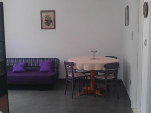 22806795-Ferienwohnung-5-Trogir-300x225-4