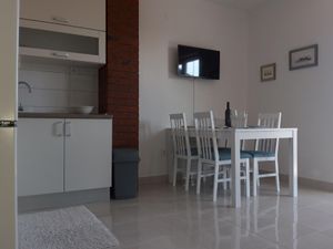 23046907-Ferienwohnung-4-Trogir-300x225-1